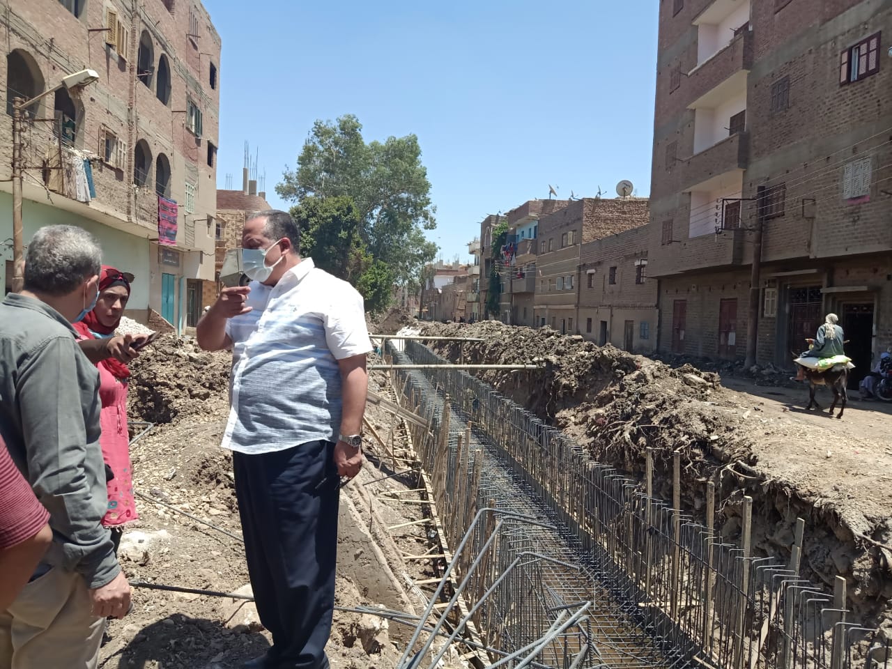 السكرتير المساعد يتفقد مشروعات حياة كريمة بمركز أبنوب (4)