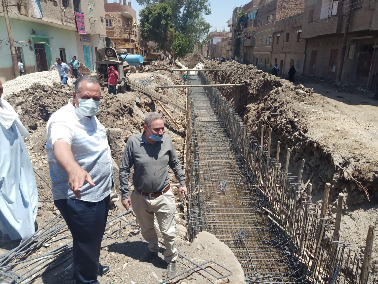 السكرتير المساعد يتفقد مشروعات حياة كريمة بمركز أبنوب (3)