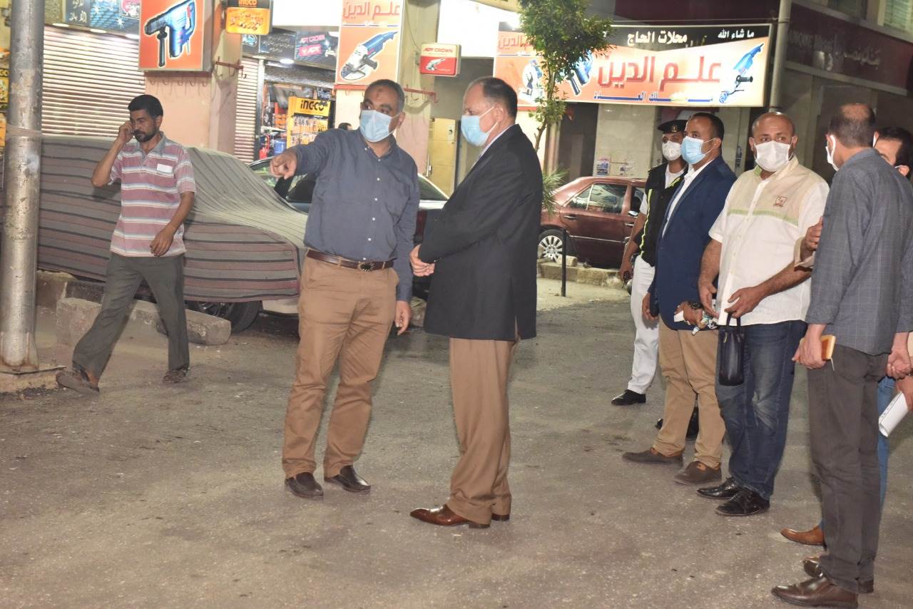 محافظ أسيوط يتفقد رصف ميدان البنوك وتفرعاته بحي غرب (2)