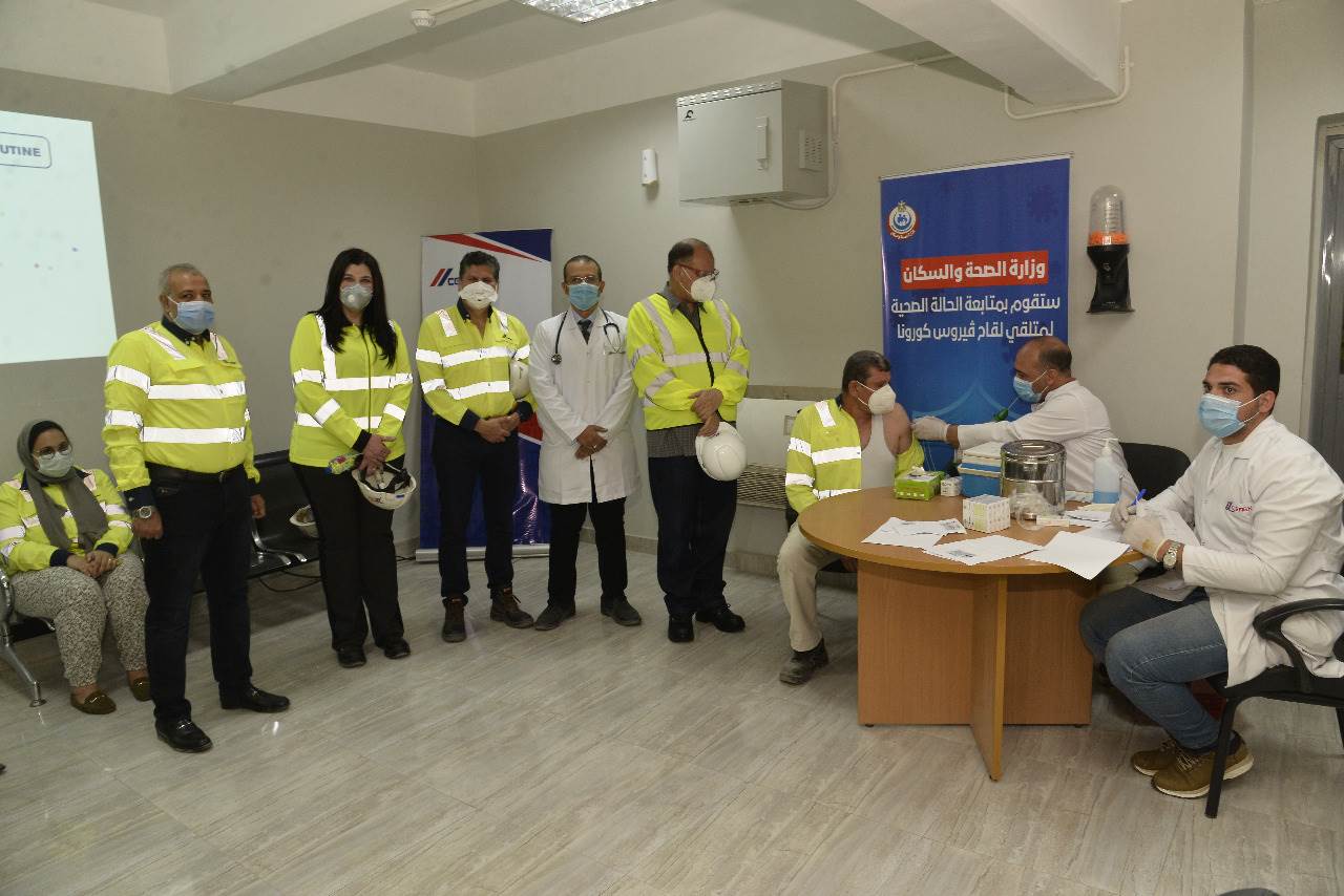 محافظ أسيوط  ورئيس سيمكس أسمنت أسيوط يتفقدان خطوط الانتاج والمعامل والورش  (14)