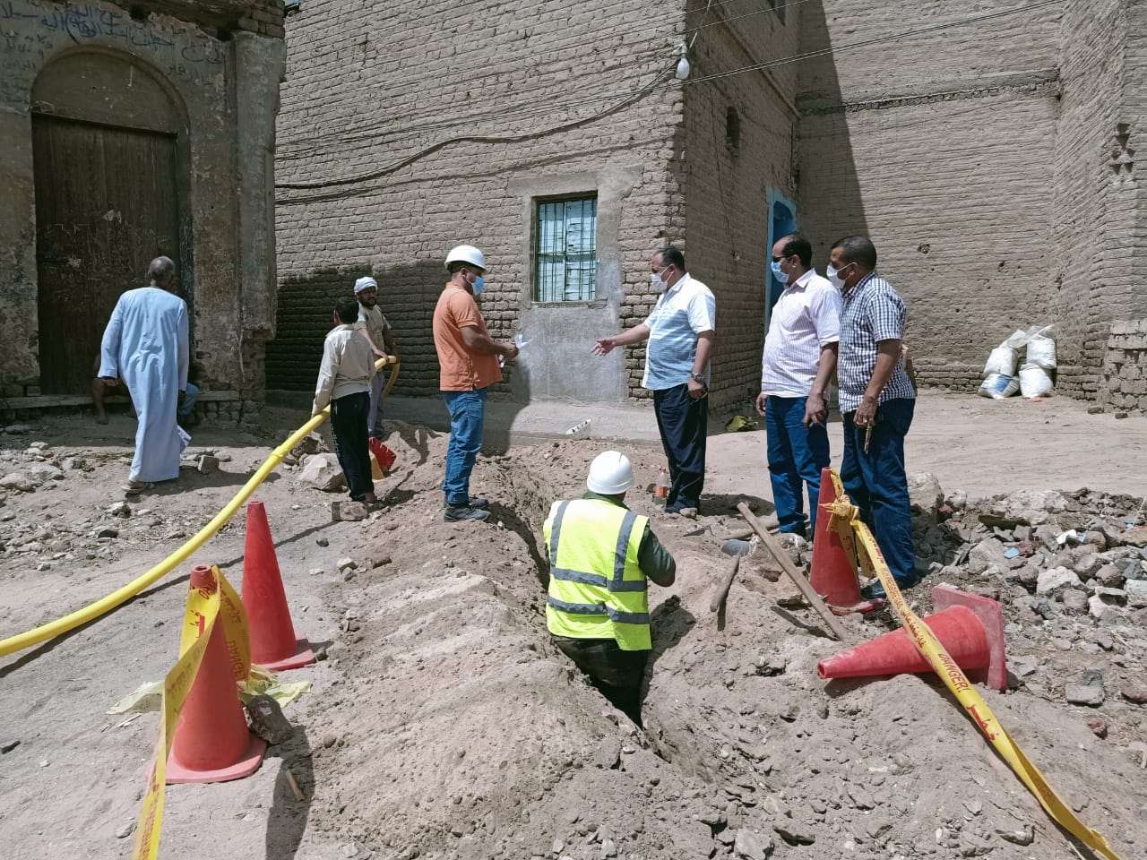 السكرتير المساعد يتفقد مشروعات حياة كريمة بأبوتيج (5)