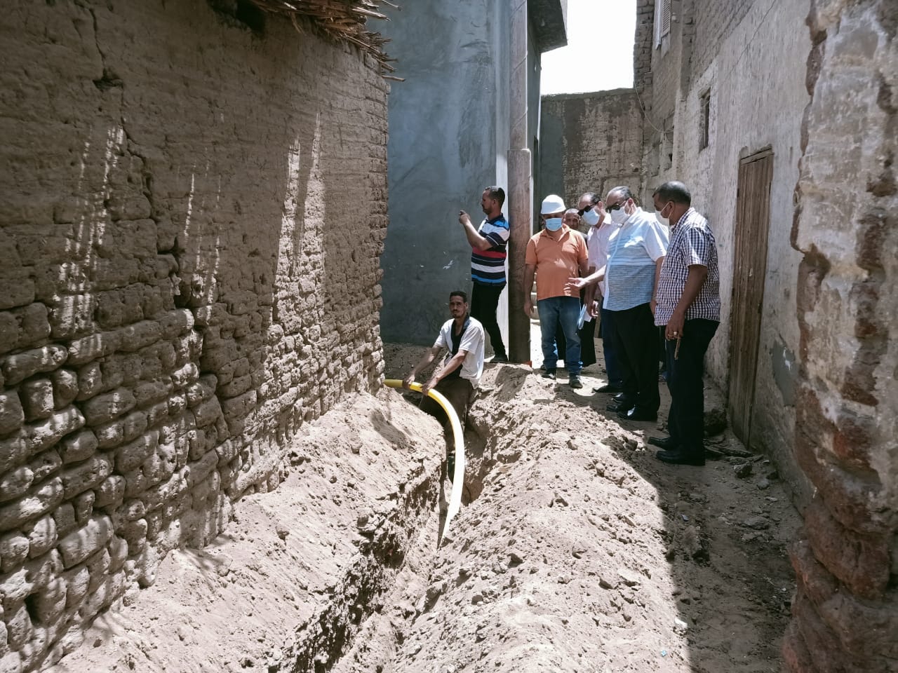 السكرتير المساعد يتفقد مشروعات حياة كريمة بأبوتيج (3)