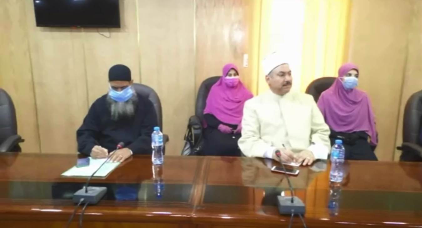 محافظ أسيوط يترأس ندوة المجلس القومي للمرأة احميها من الختان  (5)