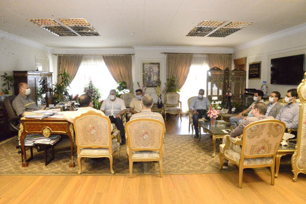 محافظ أسيوط يلتقي وفد مجلس الوزراء ومؤسسة حياة كريمة لمتابعة تطوير الريف المصري (3)