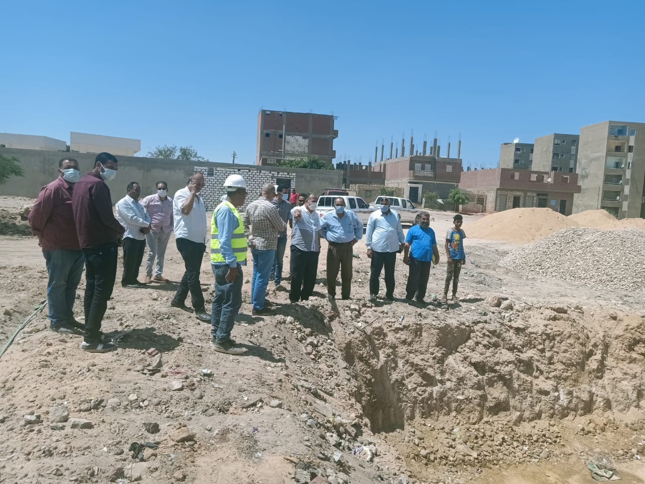 استمرار متابعة تنفيذ مشروعات تطوير الريف المصري والسكرتير المساعد يتفقد مشروعات قرى ديروط (3)