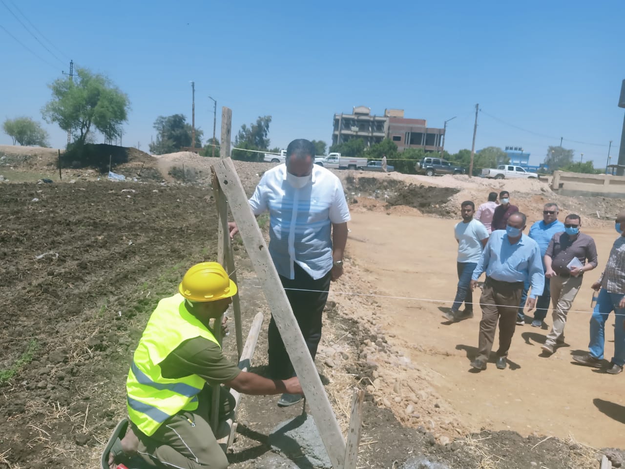 استمرار متابعة تنفيذ مشروعات تطوير الريف المصري والسكرتير المساعد يتفقد مشروعات قرى ديروط (10)