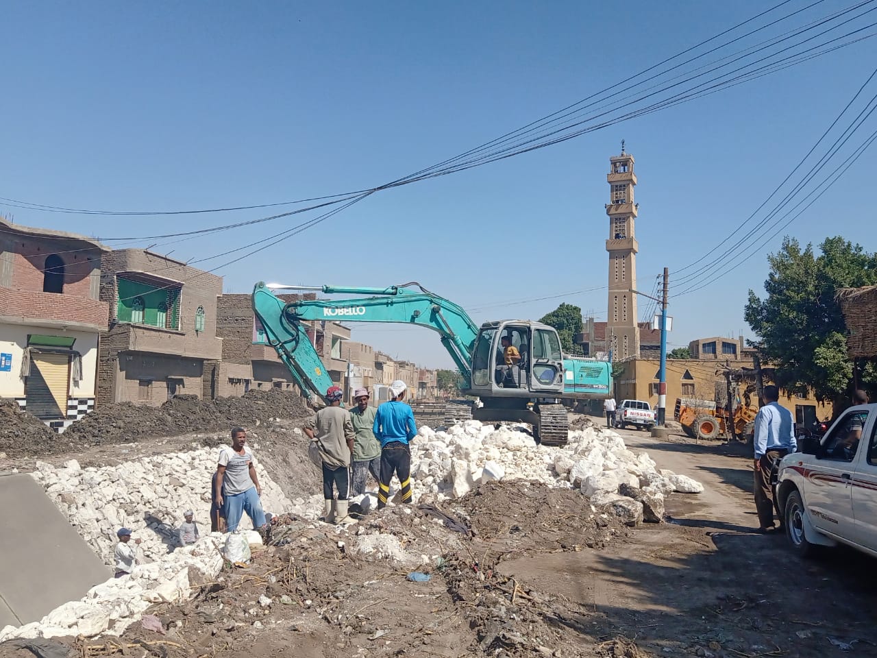 استمرار متابعة تنفيذ مشروعات تطوير الريف المصري والسكرتير المساعد يتفقد مشروعات قرى ديروط (12)