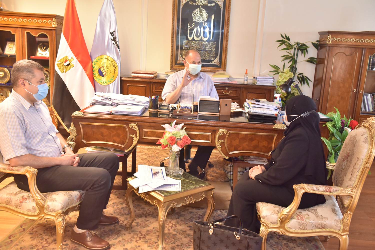 محافظ أسيط في لقاء مع وكيل وزارة الزراعة (3)