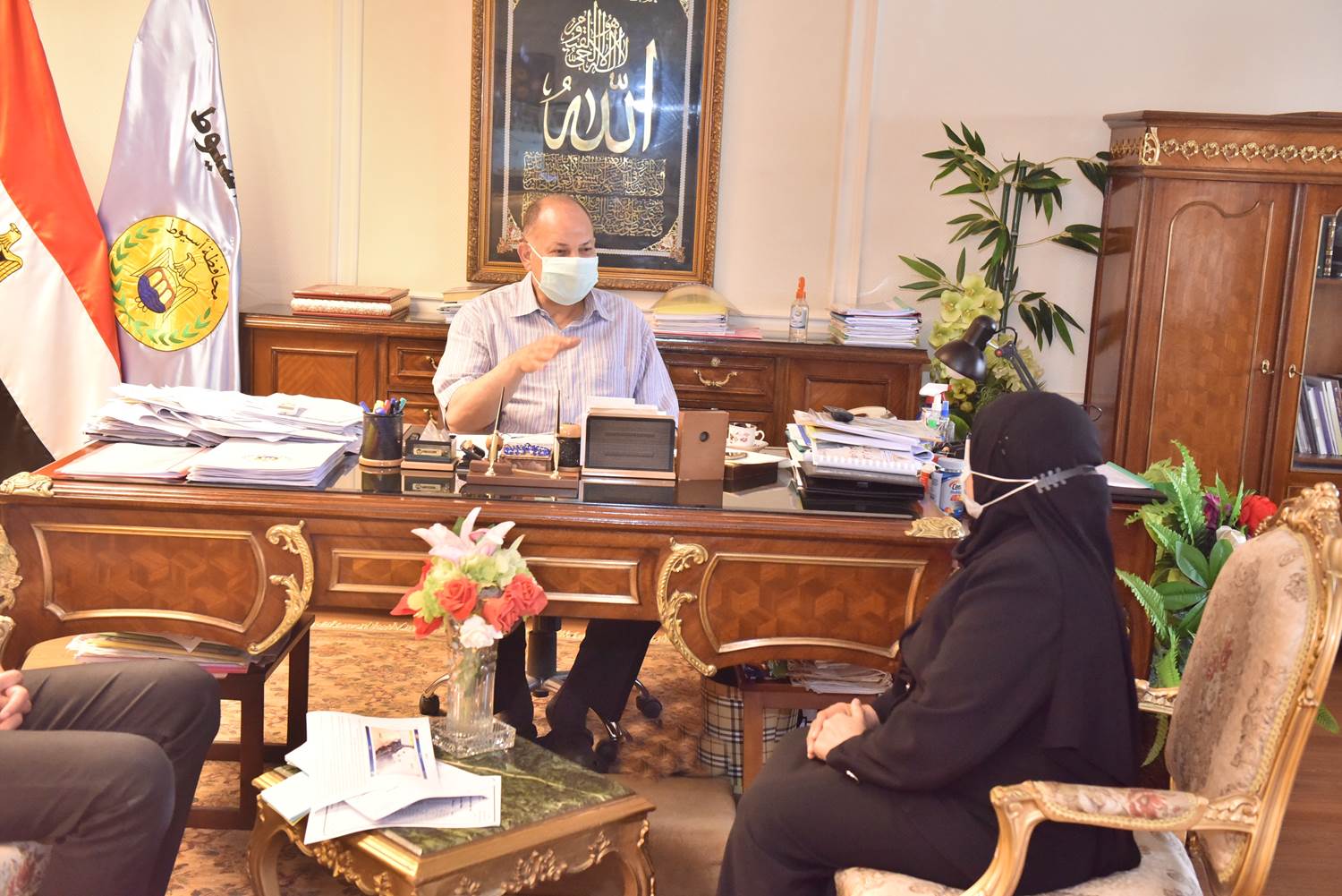 محافظ أسيط في لقاء مع وكيل وزارة الزراعة (2)