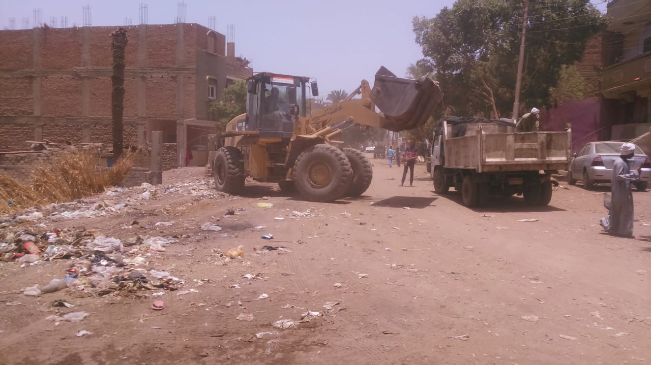 حملة نظافة بقرقارص ضمن مبادرة مبادرة مدن وقرى أسيوط نظيفة وجميلة (8)