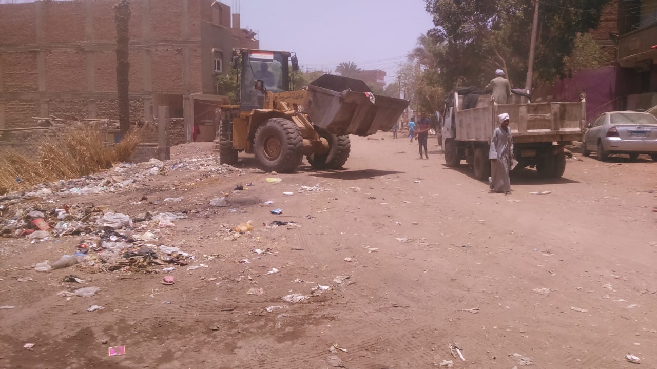 حملة نظافة بقرقارص ضمن مبادرة مبادرة مدن وقرى أسيوط نظيفة وجميلة (1)