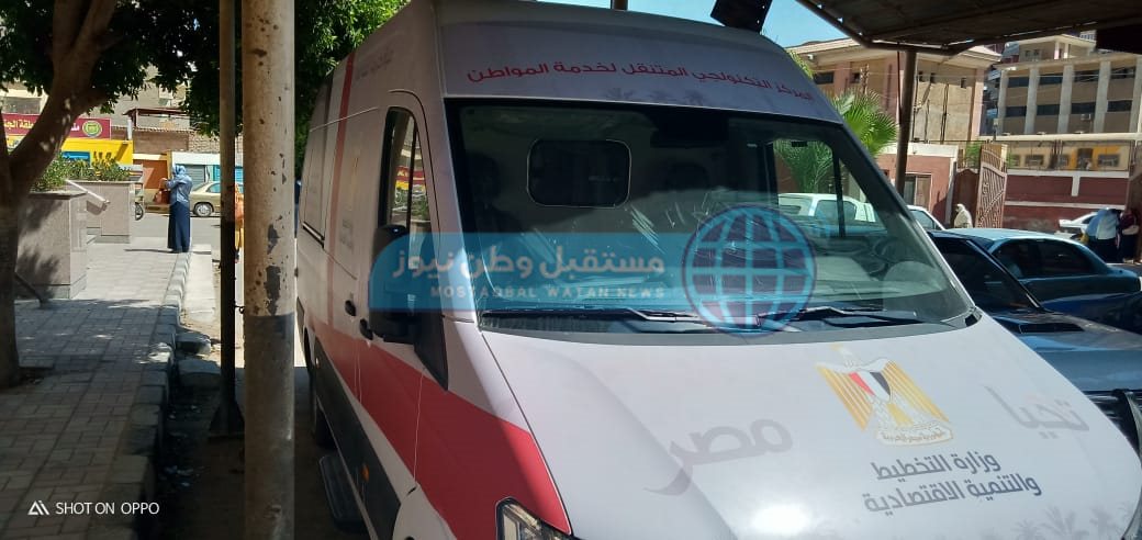سيارة المركز التكنولوجي المتنقل بأسيوط (1)