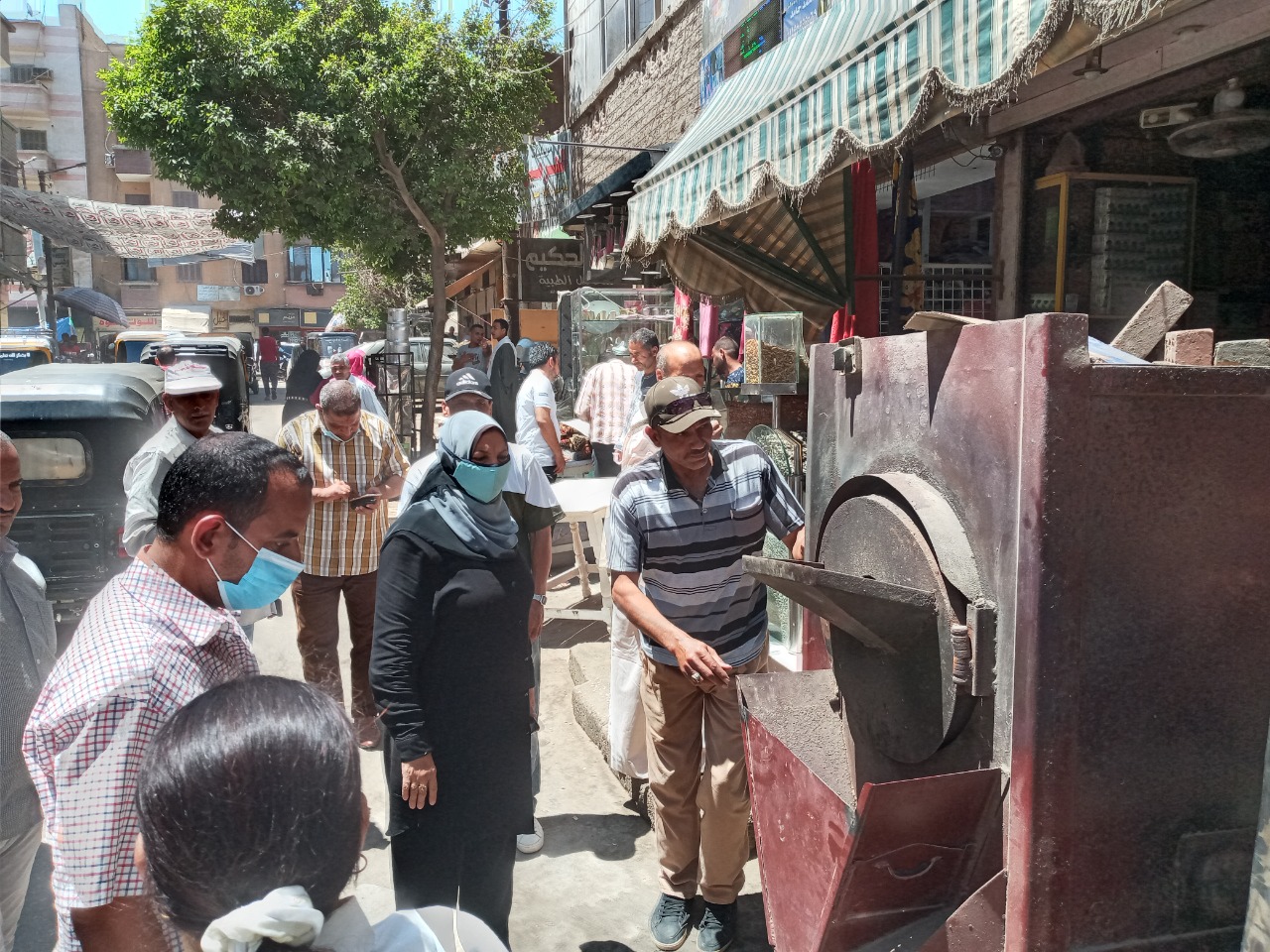 تنفيذ حملات لإزالة الإشغالات وتعديات الباعة الجائلين والحواجز الحديدية والأسمنتية بالقوصية وحي شرق (