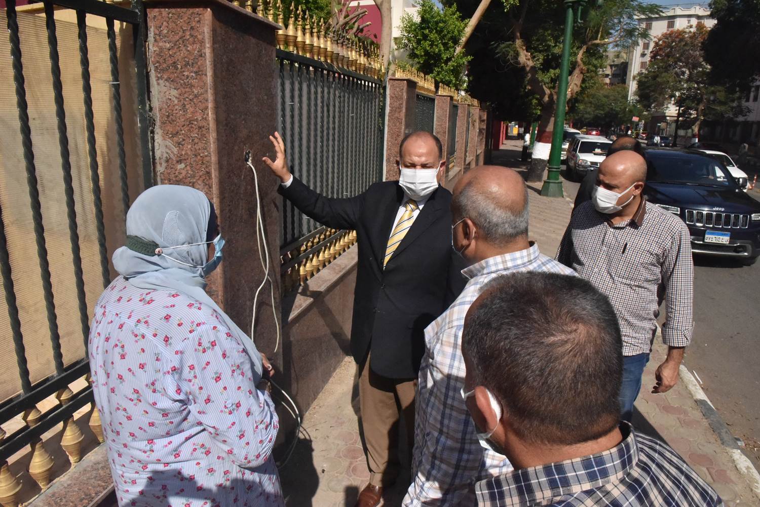 محافظ أسيوط يتفقد أعمال التطوير بمقر الفرع الرئيسي لمكتبة مصر العامة (2)