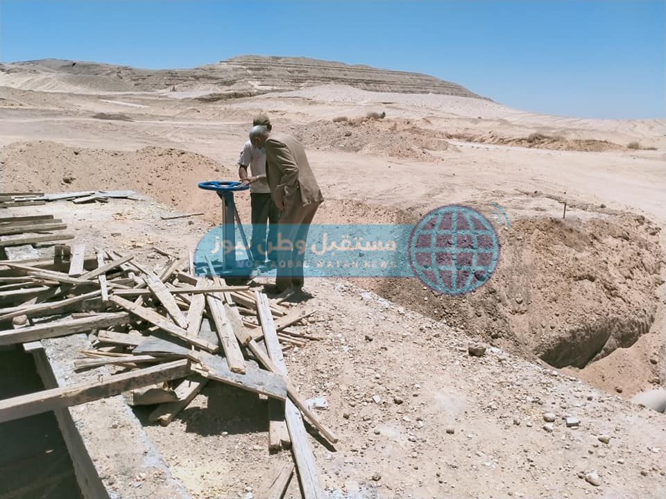 رئيس مركز البداري يتفقد تنفيذ محطة معالجة وأعمال رصف بالقرى (5)