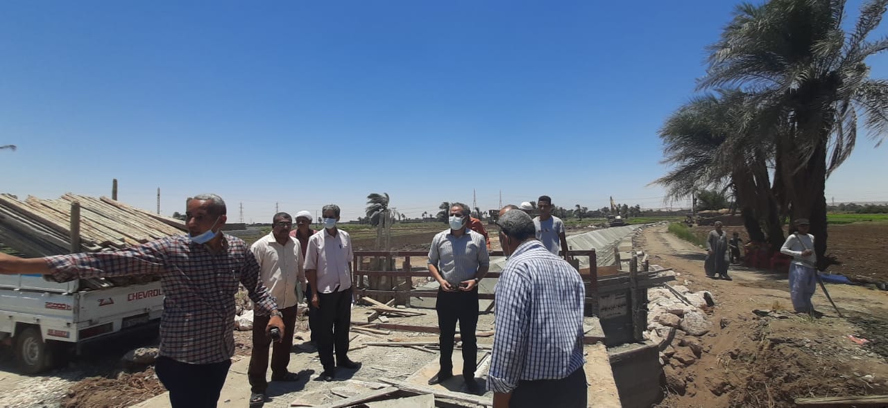 نائب المحافظ يتفقد مشروعات حياة كريمة بأبنوب (6)