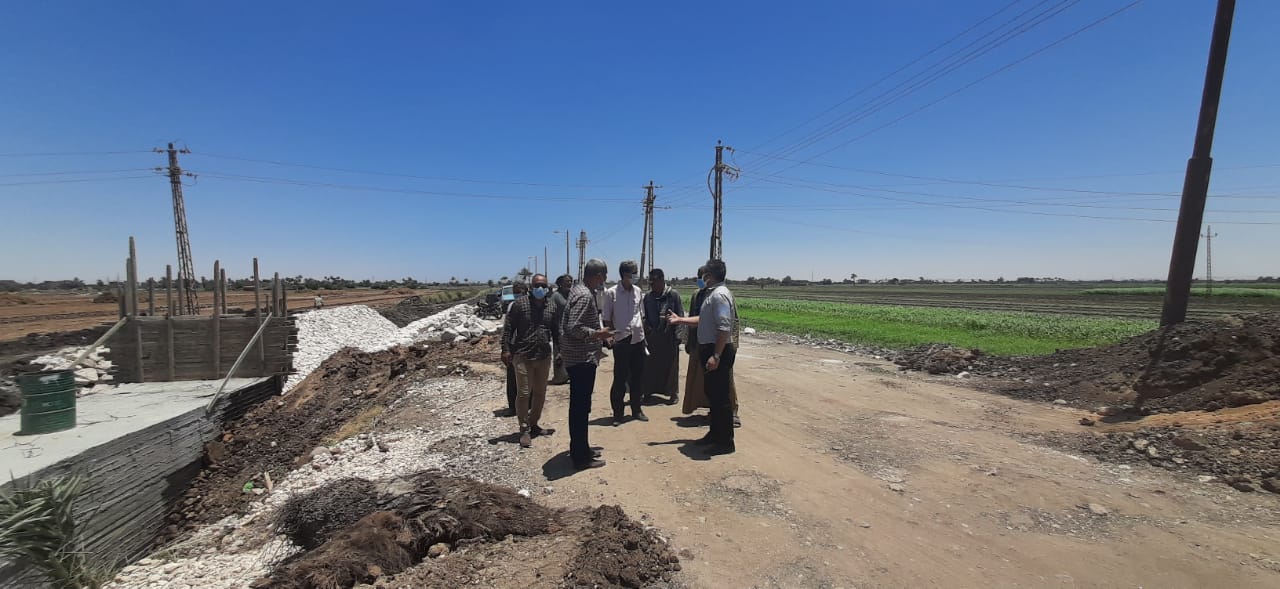 نائب المحافظ يتفقد مشروعات حياة كريمة بأبنوب (3)