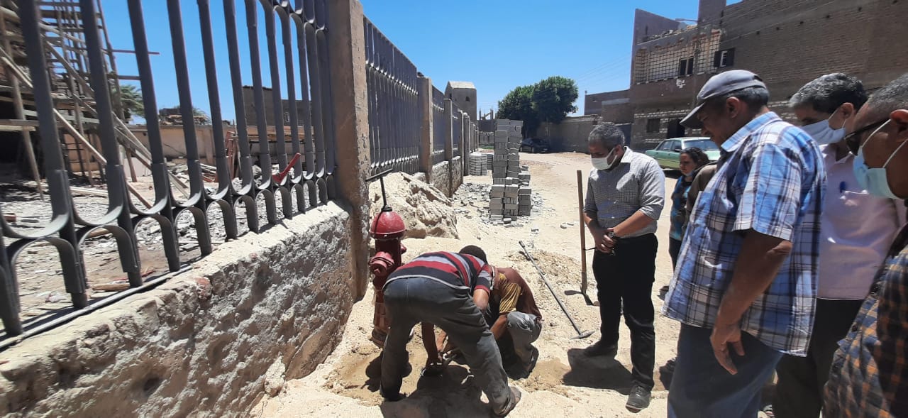 نائب المحافظ يتفقد مشروعات حياة كريمة بأبنوب (2)