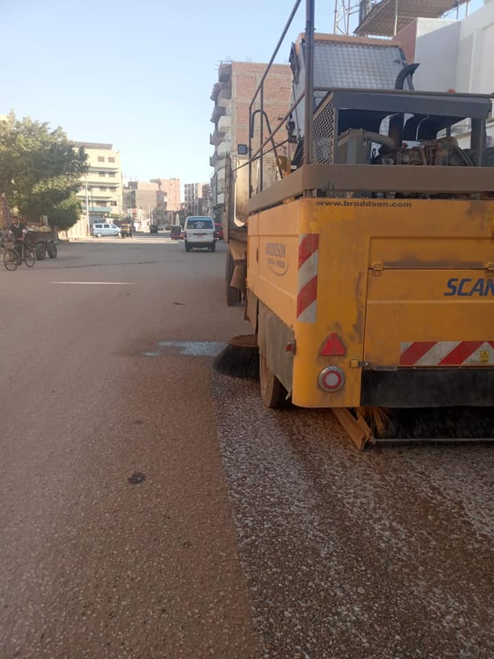 حملات نظافة مكثفة بالمراكز باستخدام معدات شفط الأتربة الجديدة وحملة مكبرة بمركز أبنوب (9)