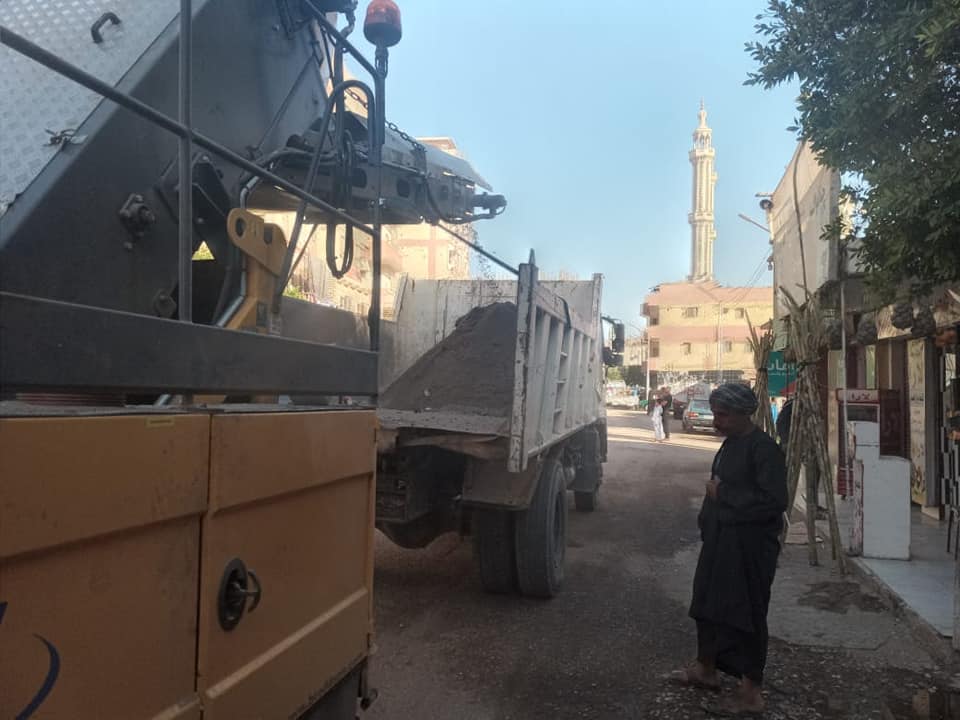 حملات نظافة مكثفة بالمراكز باستخدام معدات شفط الأتربة الجديدة وحملة مكبرة بمركز أبنوب (6)