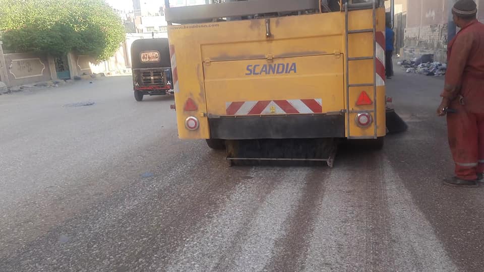 حملات نظافة مكثفة بالمراكز باستخدام معدات شفط الأتربة الجديدة وحملة مكبرة بمركز أبنوب (4)