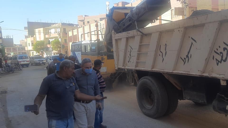 حملات نظافة مكثفة بالمراكز باستخدام معدات شفط الأتربة الجديدة وحملة مكبرة بمركز أبنوب (3)