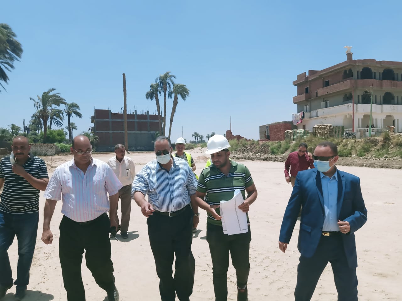 السكرتير المساعد يتابع المشروعات بمنفلوط (6)