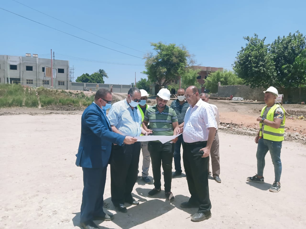 السكرتير المساعد يتابع المشروعات بمنفلوط (8)