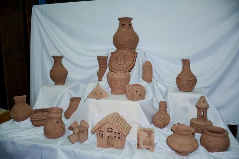 AFB1B610-C438-4B6A-ADF7-57968ED10AEF