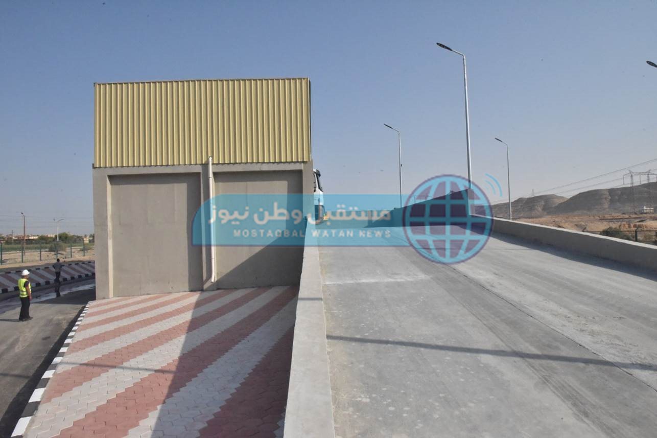 محافظ أسيوط يشهد التشغيل التجريبي للمحطة الانتقالية الوسيطة بأبوتيج  (3)