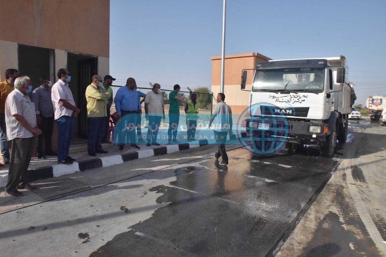 محافظ أسيوط يشهد التشغيل التجريبي للمحطة الانتقالية الوسيطة بأبوتيج  (2)