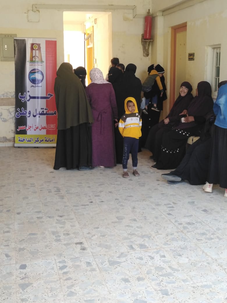 قافلة طبية لقرية العوينة بالداخلة  (1)