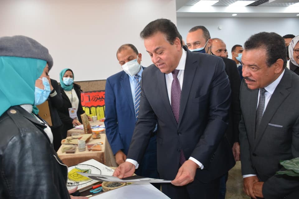 وزير التعليم العالي يفتتح كليات ومباني جديدة بجامعة الوادي  (1)