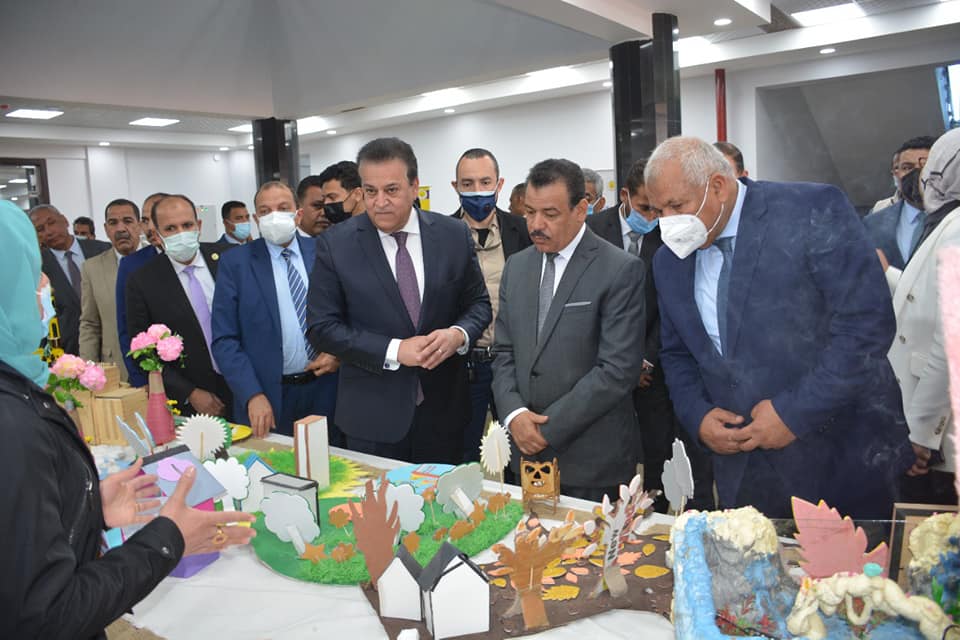 وزير التعليم العالي يفتتح كليات ومباني جديدة بجامعة الوادي  (7)