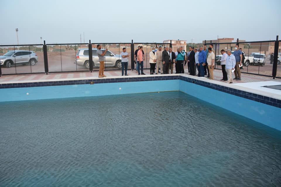 حمام سباحة بمدينة باريس  (1)