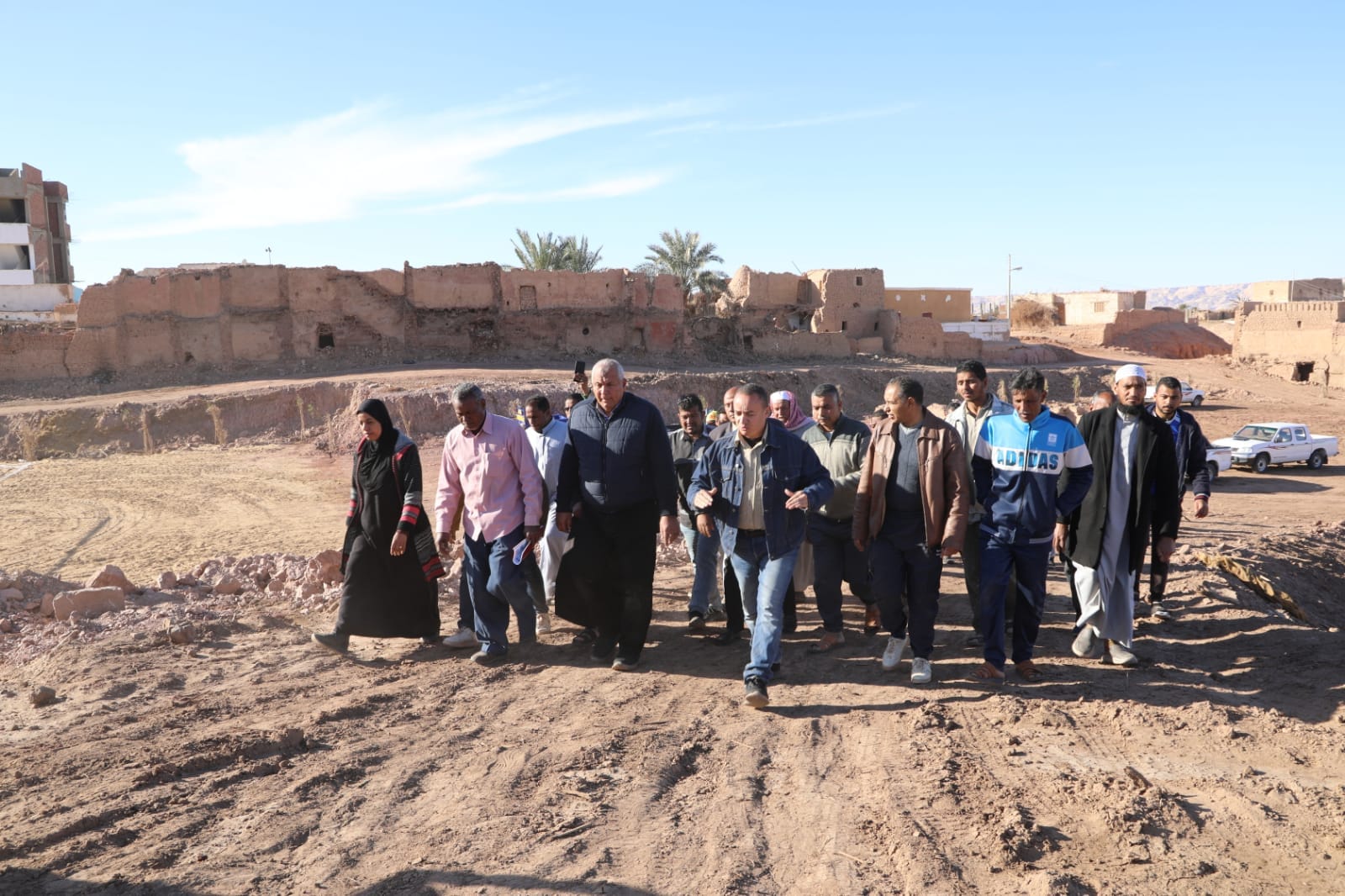 ازالة مباني خطرة غير مخططة بقرية تنيدة بمركز بلاط (5)