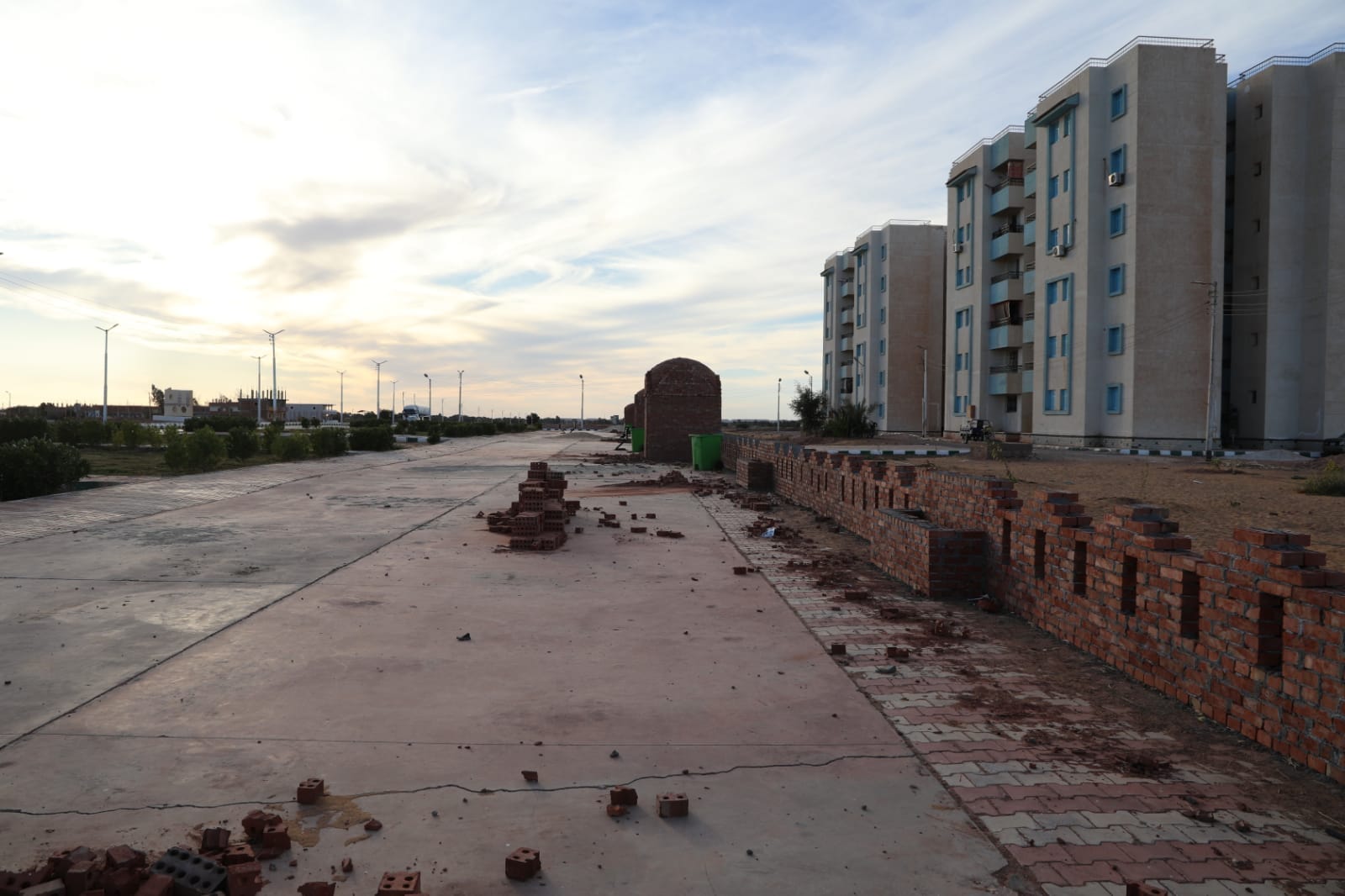 إقامة ممشى سياحى بمركز بلاط (1)