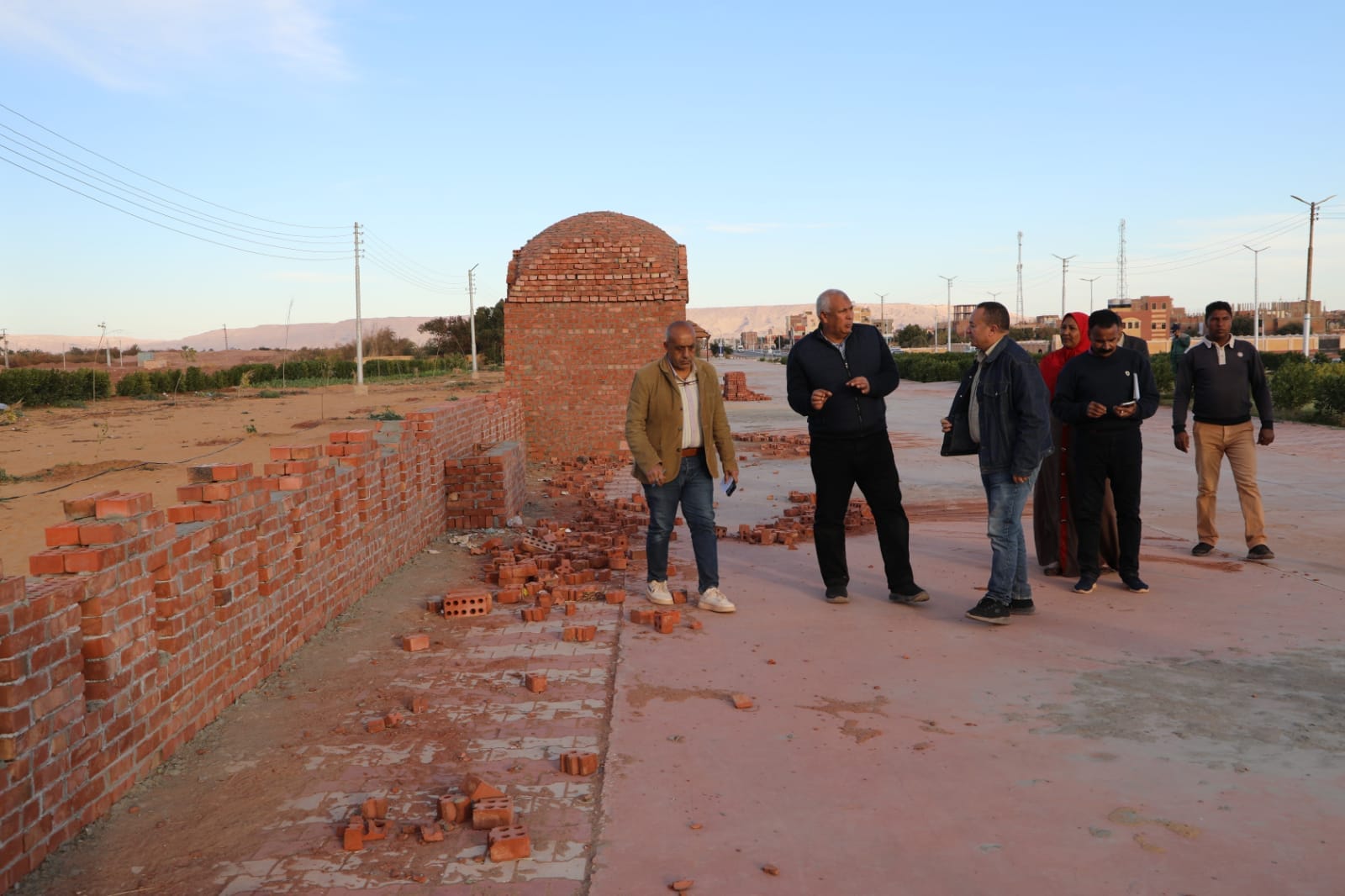 إقامة ممشى سياحى بمركز بلاط (3)