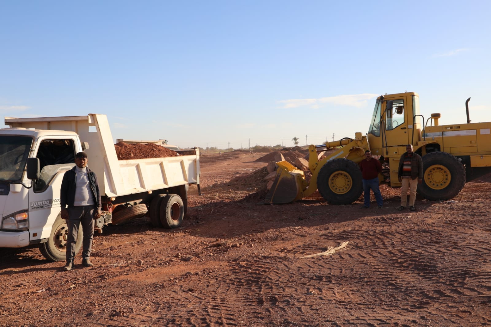 محافظ الوادي الجديد يتفقد بركة صرف بلاط (5)