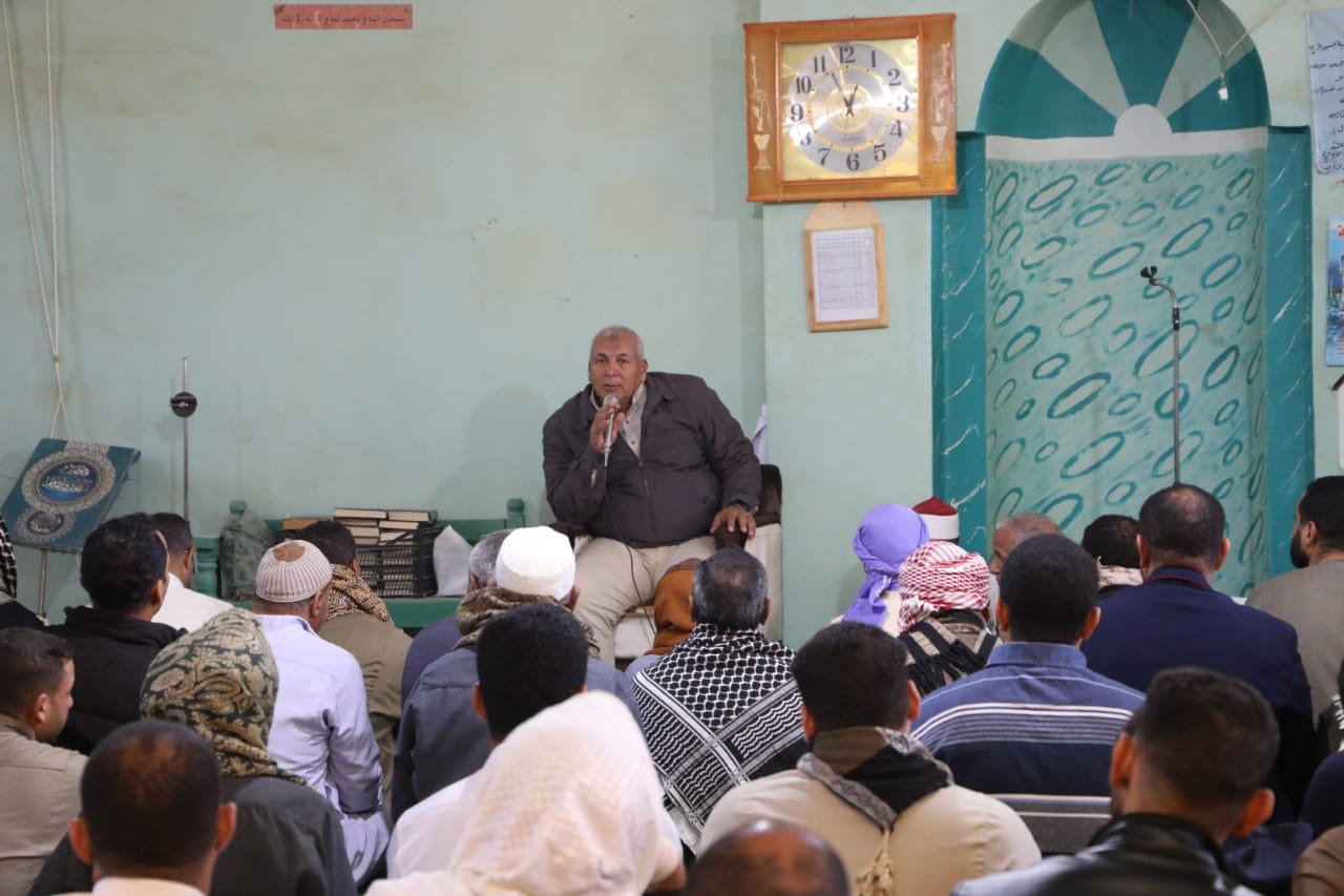 محافظ الوادي الجديد يعقد لقاء جماهيري بمسجد بالداخلة (3)