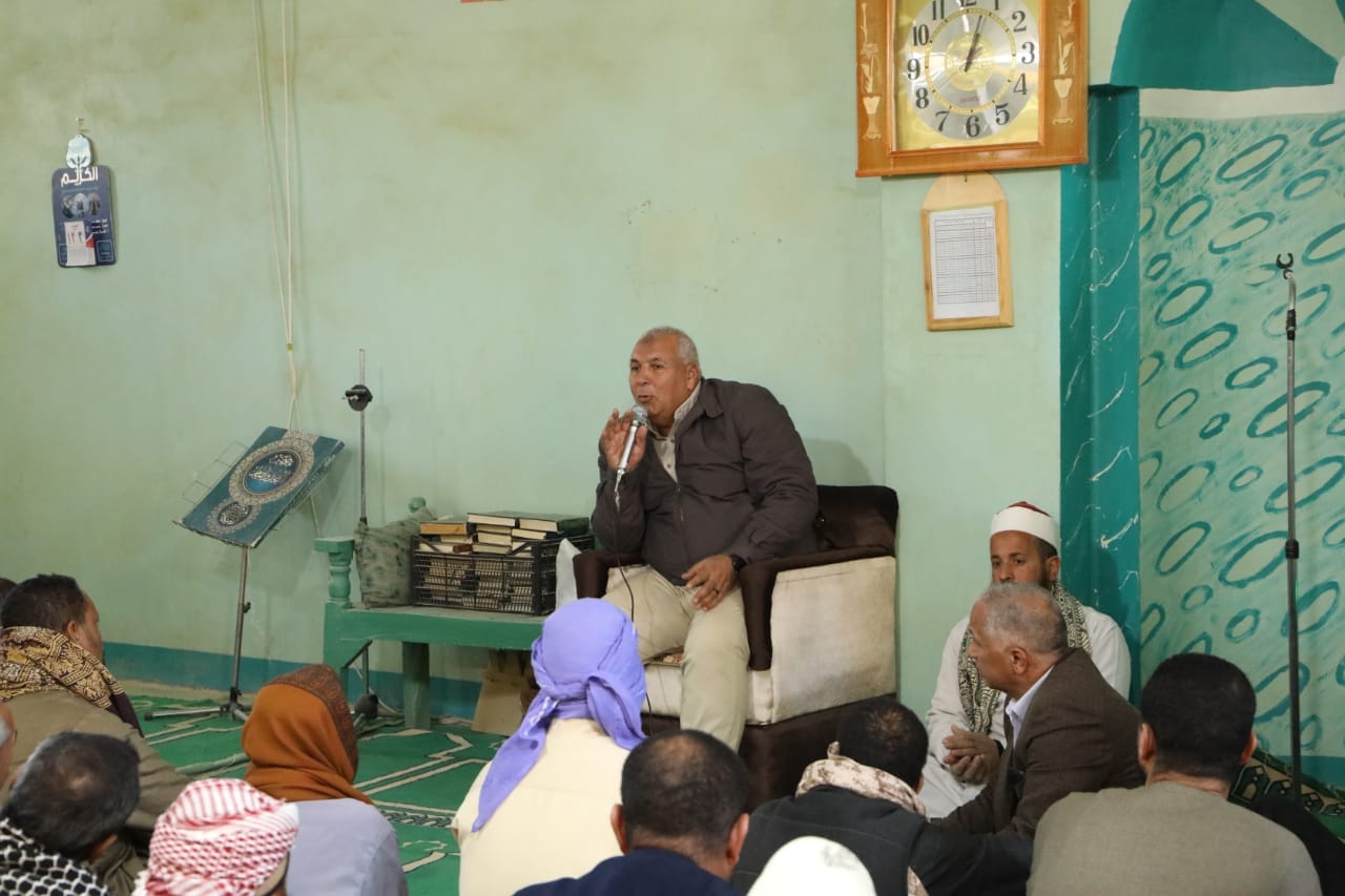 محافظ الوادي الجديد يعقد لقاء جماهيري بمسجد بالداخلة (4)
