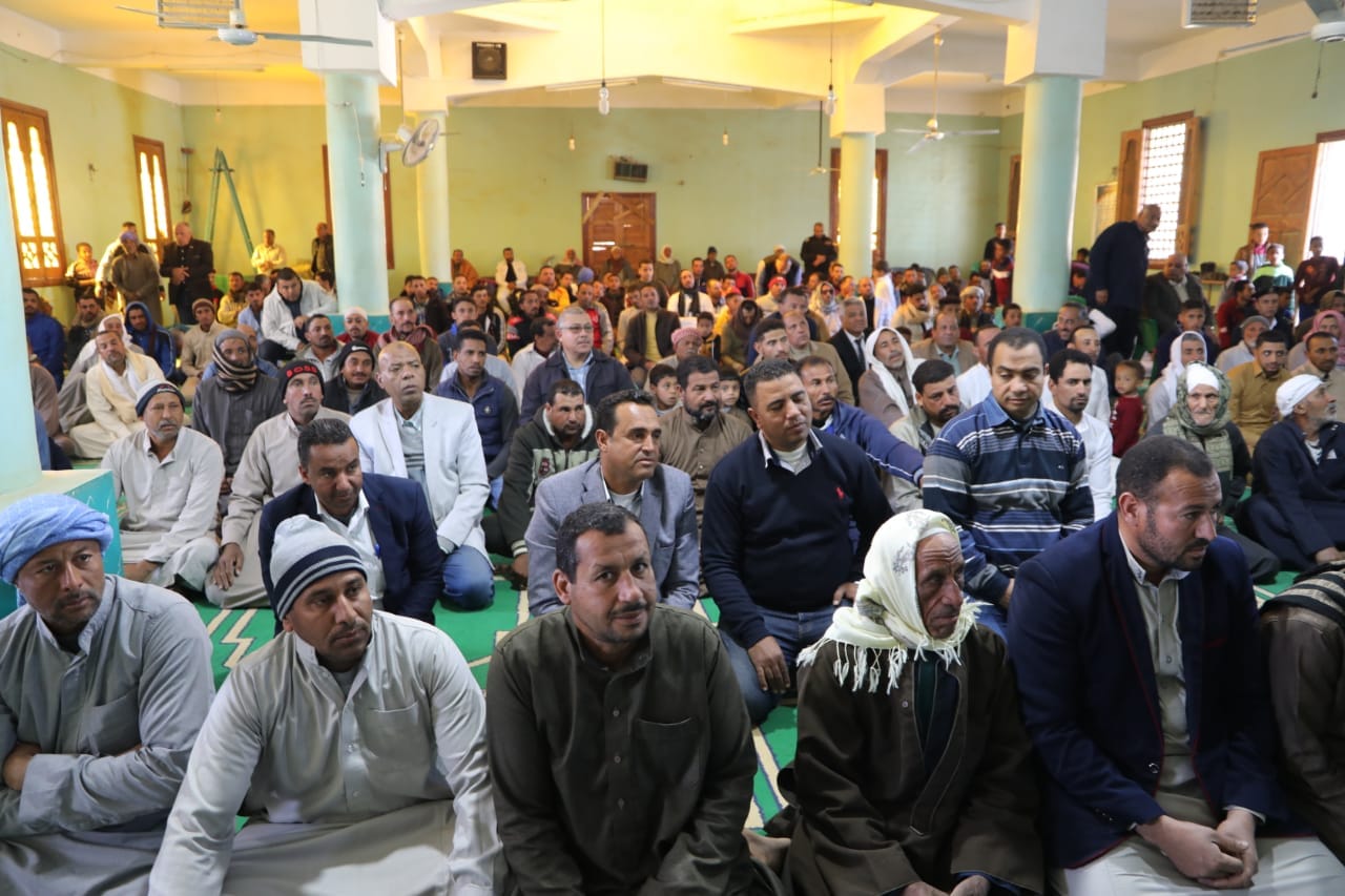 محافظ الوادي الجديد يعقد لقاء جماهيري بمسجد بالداخلة (6)