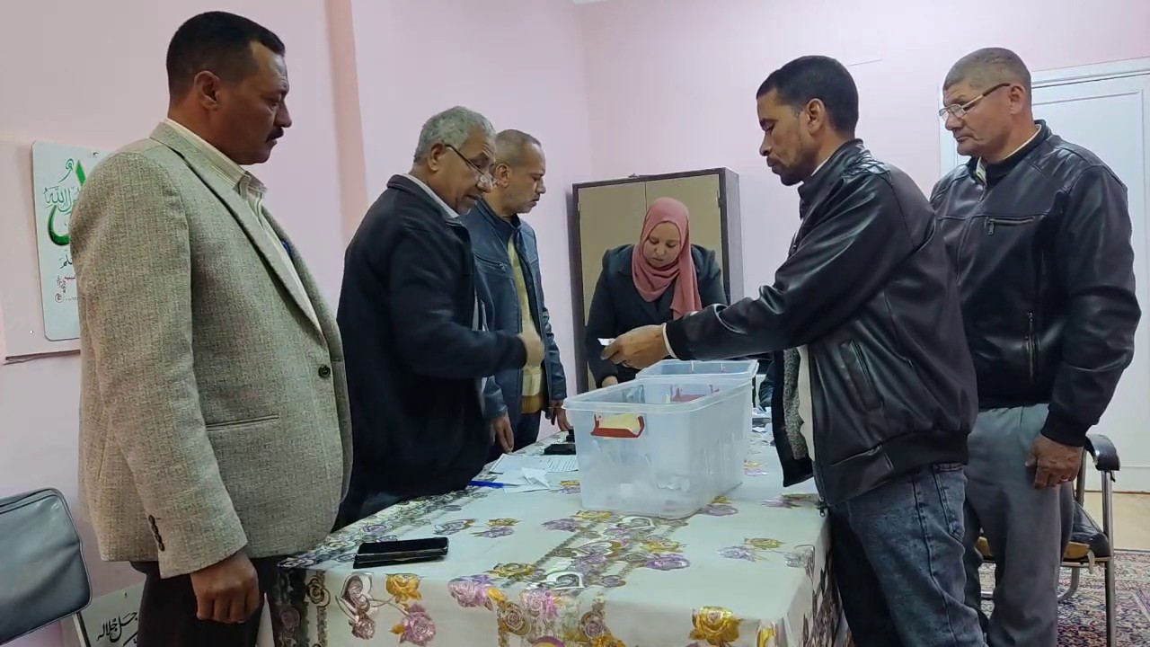 الوادي الجديد تجري قرعة لتوزيع المنازل الريفية بقرية  الخرطوم  (1)