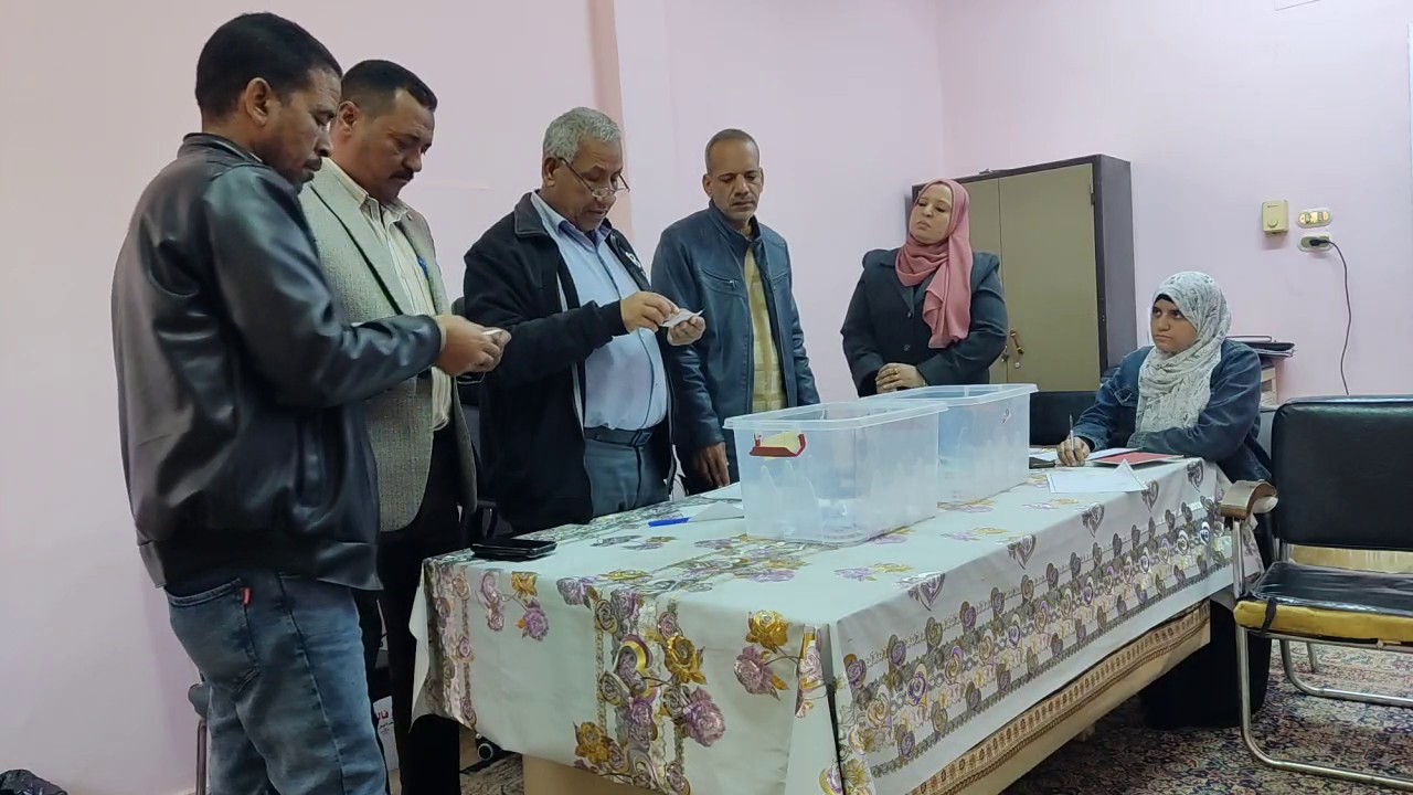 الوادي الجديد تجري قرعة لتوزيع المنازل الريفية بقرية  الخرطوم  (3)