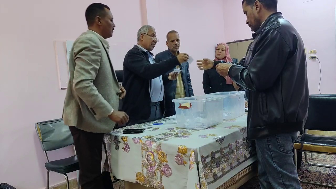 الوادي الجديد تجري قرعة لتوزيع المنازل الريفية بقرية  الخرطوم  (4)