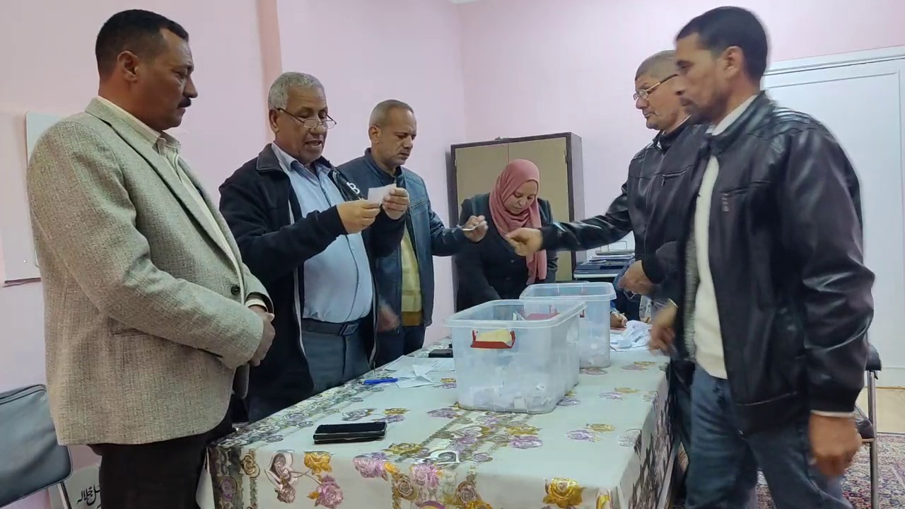 الوادي الجديد تجري قرعة لتوزيع المنازل الريفية بقرية  الخرطوم  (7)