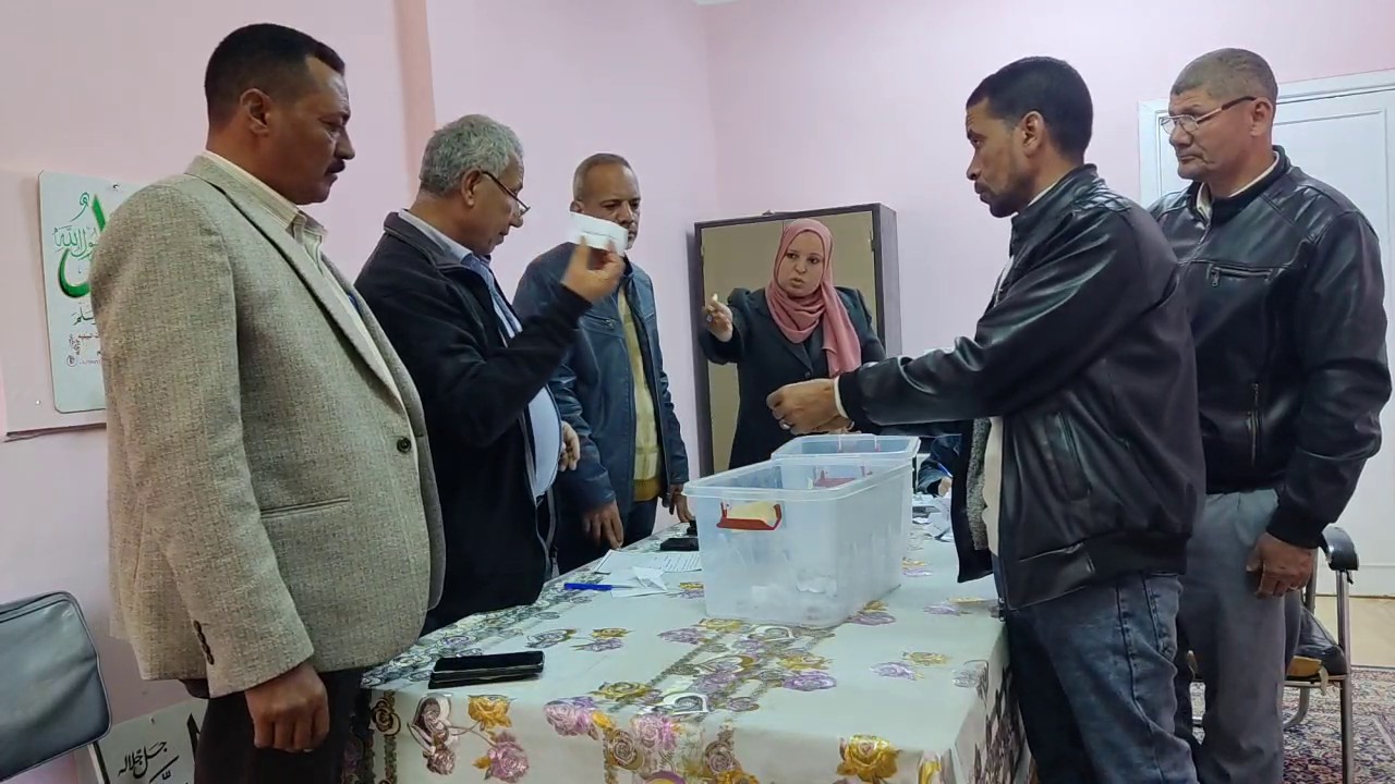 الوادي الجديد تجري قرعة لتوزيع المنازل الريفية بقرية  الخرطوم  (8)