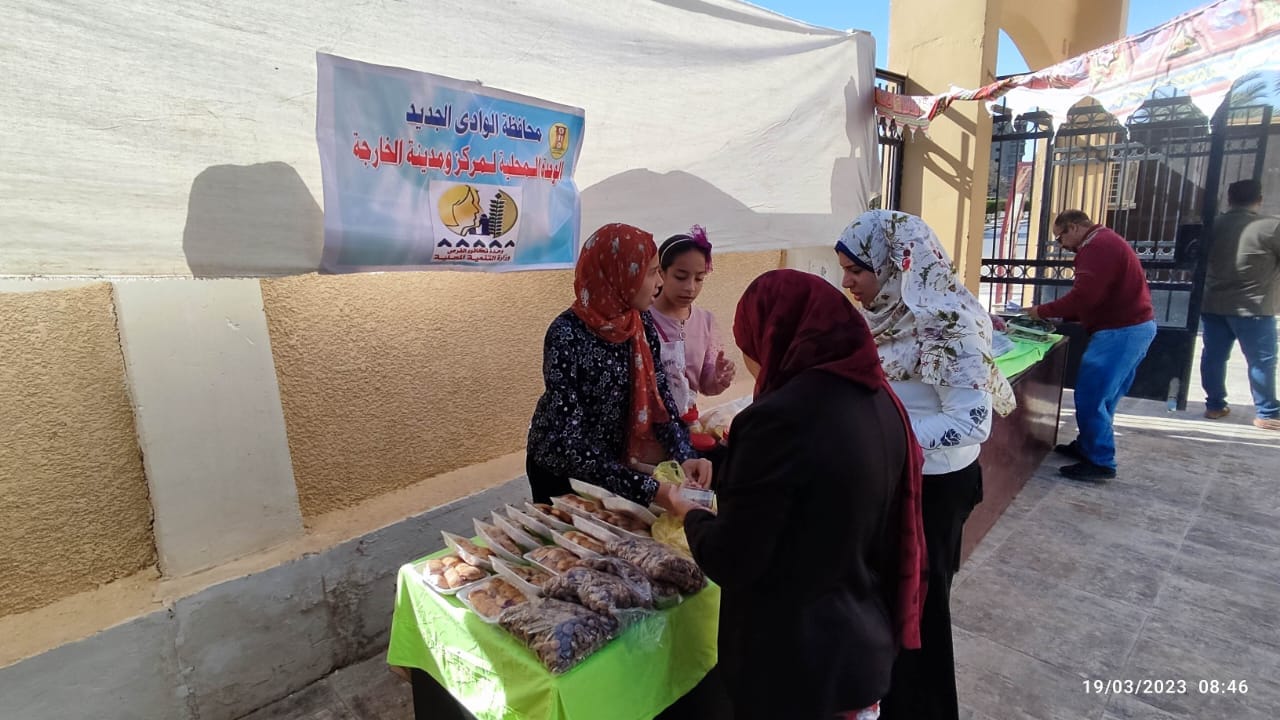 سيدات 4 قرى..افتتاح معرض قريتى منتجة في الوادي الجديد (1)