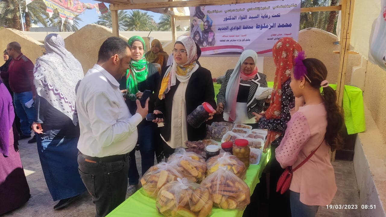 سيدات 4 قرى..افتتاح معرض قريتى منتجة في الوادي الجديد (2)