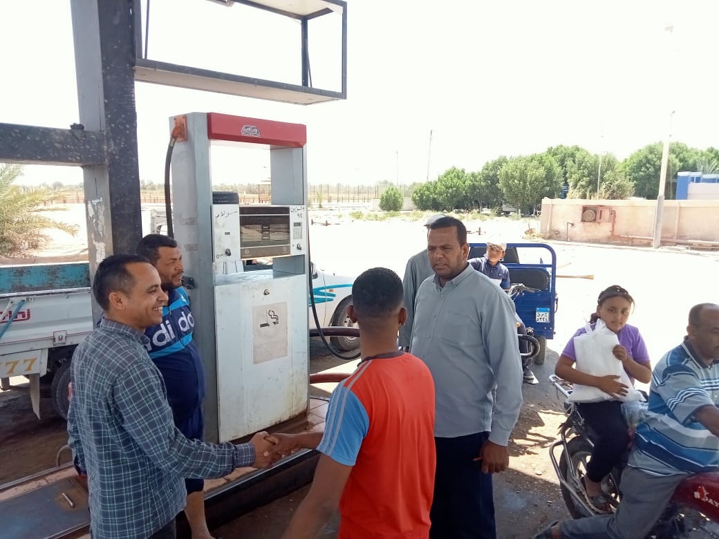 حملات مكثفة لمتابعة تعريفة أجرة بمواقف الوادي الجديد (1)